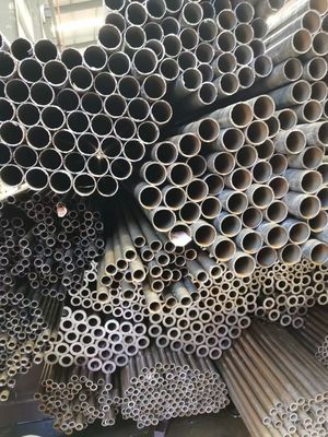 Tubo de acero sin costura de 12 m, tubo de acero al carbono laminado en caliente, tubería de hierro negro para estructuras