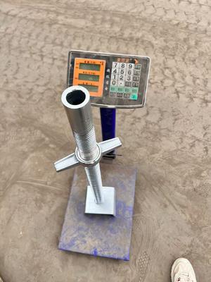 Gato de base de tornillo hueco ajustable Soporte de acero de alta resistencia para andamios y construcción