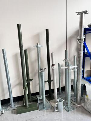 Gato de base de tornillo hueco ajustable Soporte de acero de alta resistencia para andamios y construcción