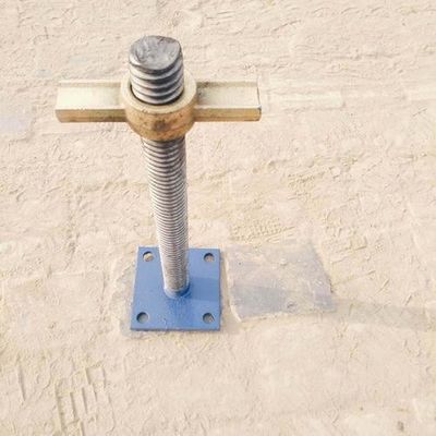 El polvo cubrió el tornillo ajustable Jack del andamio del diámetro 38m m