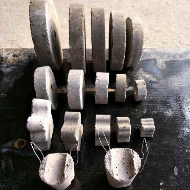 Producto de hormigón prefabricado para estructuras de refuerzo