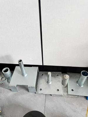 Placa base de tornillo de gato ajustable en U de acero para andamios, puntal de andamio de tipo fijo